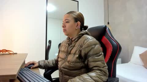 Snapshot of alma_fenix chatting on October 20, 12:19 pm ALMA FENIX online show from October 20, 12:19 pm