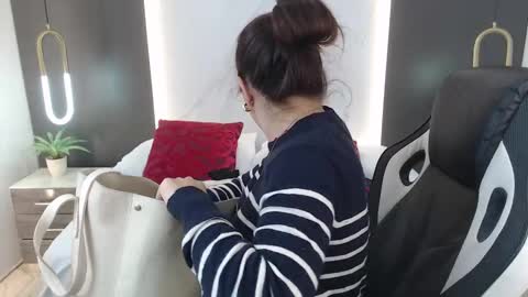 Snapshot of alma_fenix chatting on December 28, 12:24 pm ALMA FENIX online show from December 28, 12:24 pm