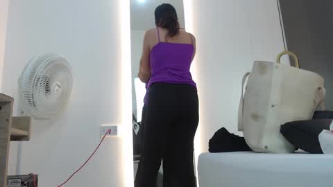 Snapshot of alma_fenix chatting on December 16, 12:16 pm ALMA FENIX online show from December 16, 12:16 pm