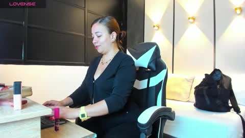 Snapshot of alma_fenix chatting on October 14, 12:41 pm ALMA FENIX online show from October 14, 12:41 pm