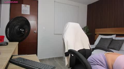 Snapshot of alma_fenix chatting on October 2, 1:05 pm ALMA FENIX online show from October 2, 1:05 pm