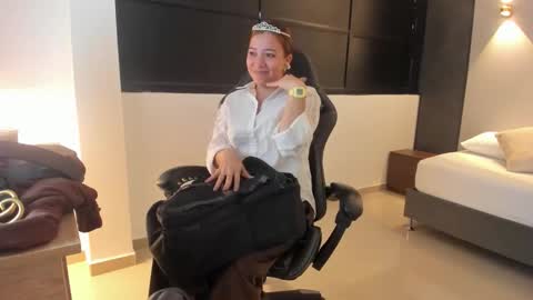 Snapshot of alma_fenix chatting on October 10, 12:32 pm ALMA FENIX online show from October 10, 12:32 pm