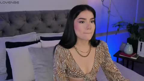 Mia online show from May 26, 1:54 pm
