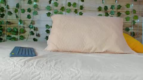 alyssia online show from February 23, 12:20 pm