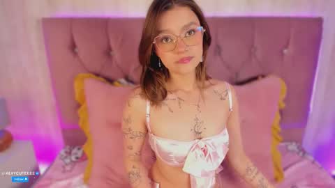 Alyy online show from March 25, 8:45 pm