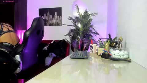 Snapshot of amaia_bushida chatting on September 15, 3:26 am anny online show from September 15, 3:26 am