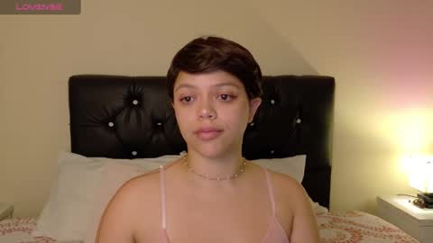 Snapshot of amand1_sweet chatting on March 3, 1:26 pm online show from March 3, 1:26 pm