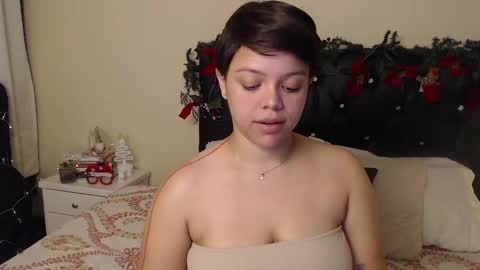 Snapshot of amand1_sweet chatting on December 14, 1:49 pm online show from December 14, 1:49 pm