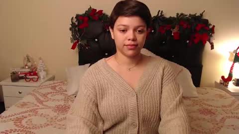Snapshot of amand1_sweet chatting on December 11, 12:55 pm online show from December 11, 12:55 pm
