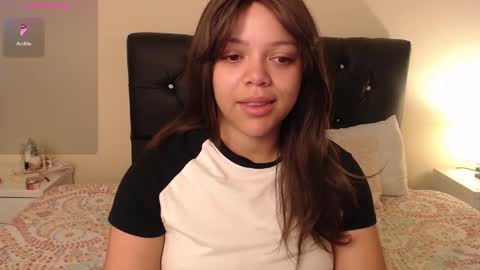 Snapshot of amand1_sweet chatting on February 18, 12:49 pm online show from February 18, 12:49 pm