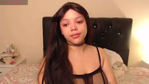 Snapshot of amand1_sweet chatting on February 5, 1:00 pm online show from February 5, 1:00 pm