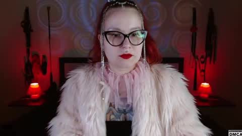 Snapshot of amanita__pantherina chatting on December 10, 9:44 am Goddess Amanita online show from December 10, 9:44 am
