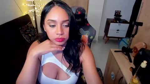 Amara Lux online show from February 15, 7:51 am