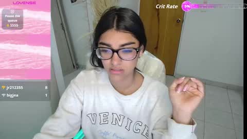 Snapshot of amara_silk chatting on October 1, 10:31 am amara_silk online show from October 1, 10:31 am