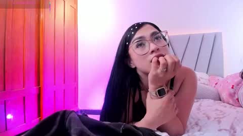 Snapshot of ambaar5 chatting on October 25, 2:41 am Sara  online show from October 25, 2:41 am