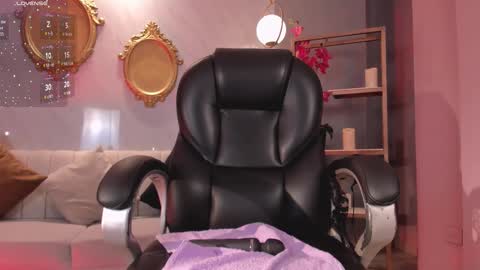 Snapshot of ambarjames_ chatting on September 19, 3:33 pm Ambar online show from September 19, 3:33 pm