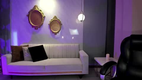 Snapshot of ambarjames_ chatting on October 20, 11:24 am Ambar online show from October 20, 11:24 am