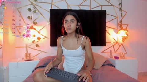 Snapshot of ambeer_rousess chatting on January 3, 8:43 pm Amber online show from January 3, 8:43 pm