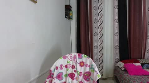 Snapshot of amberlissi chatting on December 18, 3:00 pm LISSY online show from December 18, 3:00 pm