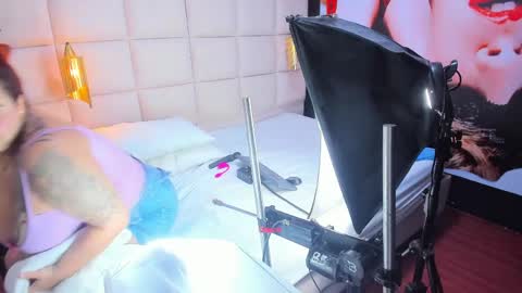 Amber .. online show from April 6, 7:04 pm