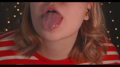 Snapshot of amberlyyy chatting on December 13, 5:05 am my name is Sonya but you can call me your favorite girl 3 online show from December 13, 5:05 am