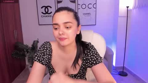 Snapshot of amelia_cheerry chatting on September 27, 12:01 pm amelia online show from September 27, 12:01 pm