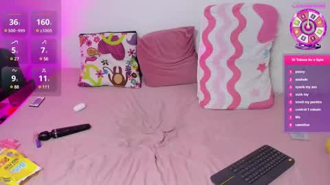 Snapshot of amelia_petite chatting on March 6, 7:32 pm Amelia online show from March 6, 7:32 pm