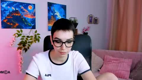 amelia_sun1 online show from June 29, 10:15 am