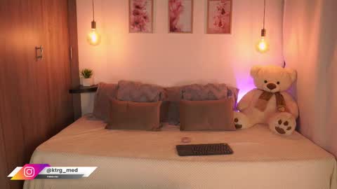 Snapshot of amelie_gonzalez chatting on September 27, 9:00 pm online show from September 27, 9:00 pm