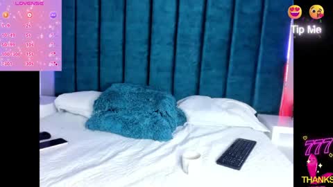 Amelie online show from April 14, 2:06 pm