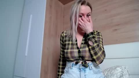 Snapshot of amelijarouz chatting on March 3, 5:26 am Amelija Rouz online show from March 3, 5:26 am