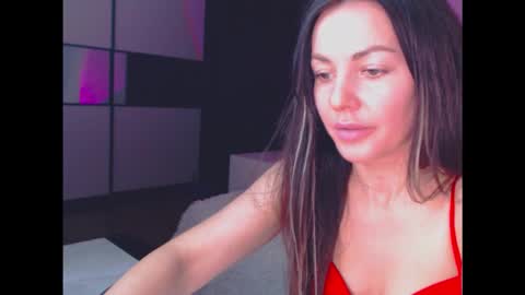 amelinamersi online show from November 3, 4:00 pm