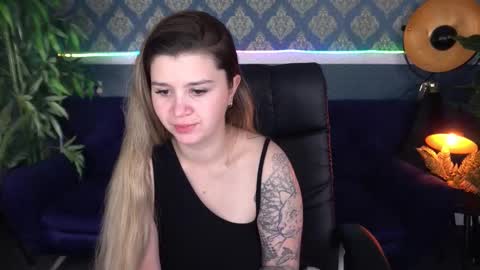 amellymillyy online show from November 30, 8:13 pm