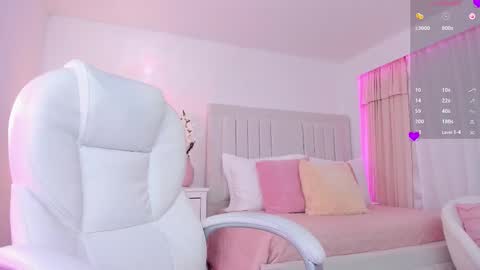 Snapshot of ami_sweet_18 chatting on September 18, 1:04 am Ami online show from September 18, 1:04 am