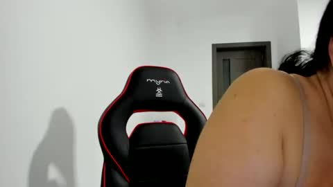 Amiraisa online show from November 23, 4:15 am