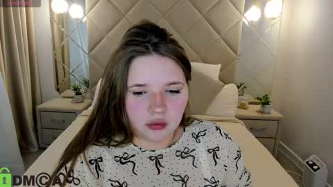 Snapshot of amy__wood chatting on October 6, 8:53 am AmyGMT 2 Mon-Sun 0300am-0900am online show from October 6, 8:53 am