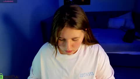 Snapshot of amy__wood chatting on September 29, 6:51 am AmyGMT 2 Mon-Sun 0300am-0900am online show from September 29, 6:51 am