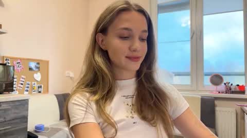 Snapshot of amy_chill chatting on October 28, 12:00 pm Amy Chill online show from October 28, 12:00 pm