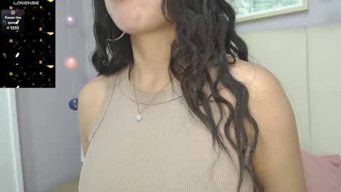 Snapshot of amy_le chatting on February 12, 1:49 pm Amy online show from February 12, 1:49 pm