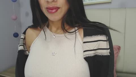 Snapshot of amy_le chatting on January 31, 2:07 pm Amy online show from January 31, 2:07 pm