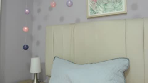 Snapshot of amy_le chatting on March 7, 1:29 pm Amy online show from March 7, 1:29 pm