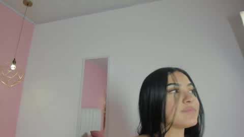 Snapshot of amy_saenz_ chatting on September 12, 9:44 pm amy_saenz_ online show from September 12, 9:44 pm