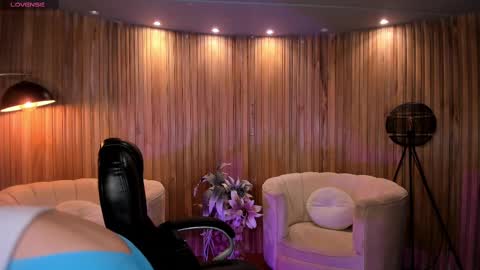 AMY WALKER online show from February 27, 10:15 am