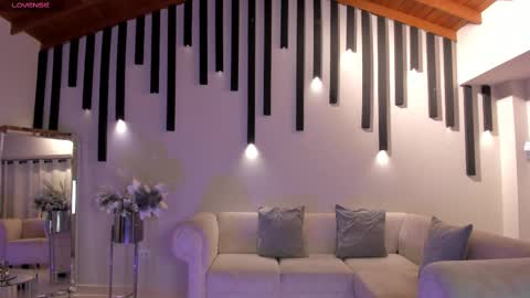 AMY WALKER online show from February 17, 10:18 am