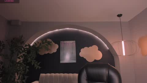 AMY WALKER online show from February 7, 8:20 pm