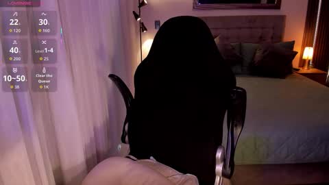    online show from November 4, 3:50 pm