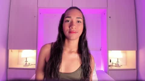 anaacollins_ online show from March 31, 11:43 am