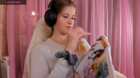 Snapshot of anabelmelody chatting on October 11, 6:21 pm AnabelMelody online show from October 11, 6:21 pm