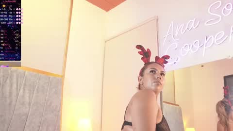 Snapshot of anacooperr_ chatting on December 19, 10:56 am Ana Sofia Cooper online show from December 19, 10:56 am