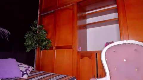 Snapshot of anahi__18 chatting on October 21, 3:21 am Anahi online show from October 21, 3:21 am